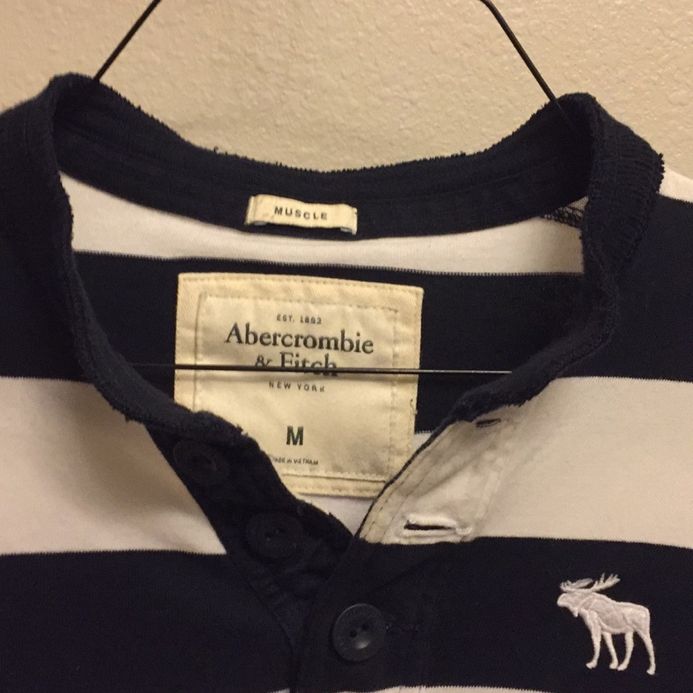 Abercrombie & Fitch M Muscle Fit Long Sleeve T